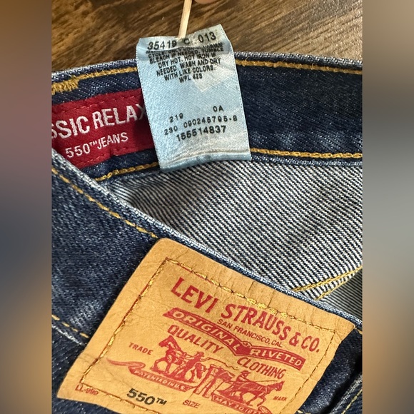 Vintage Levi’s 550 Classic Relaxed Medium Wash Jeans 12M, 90s High rise Classic - Picture 11 of 12